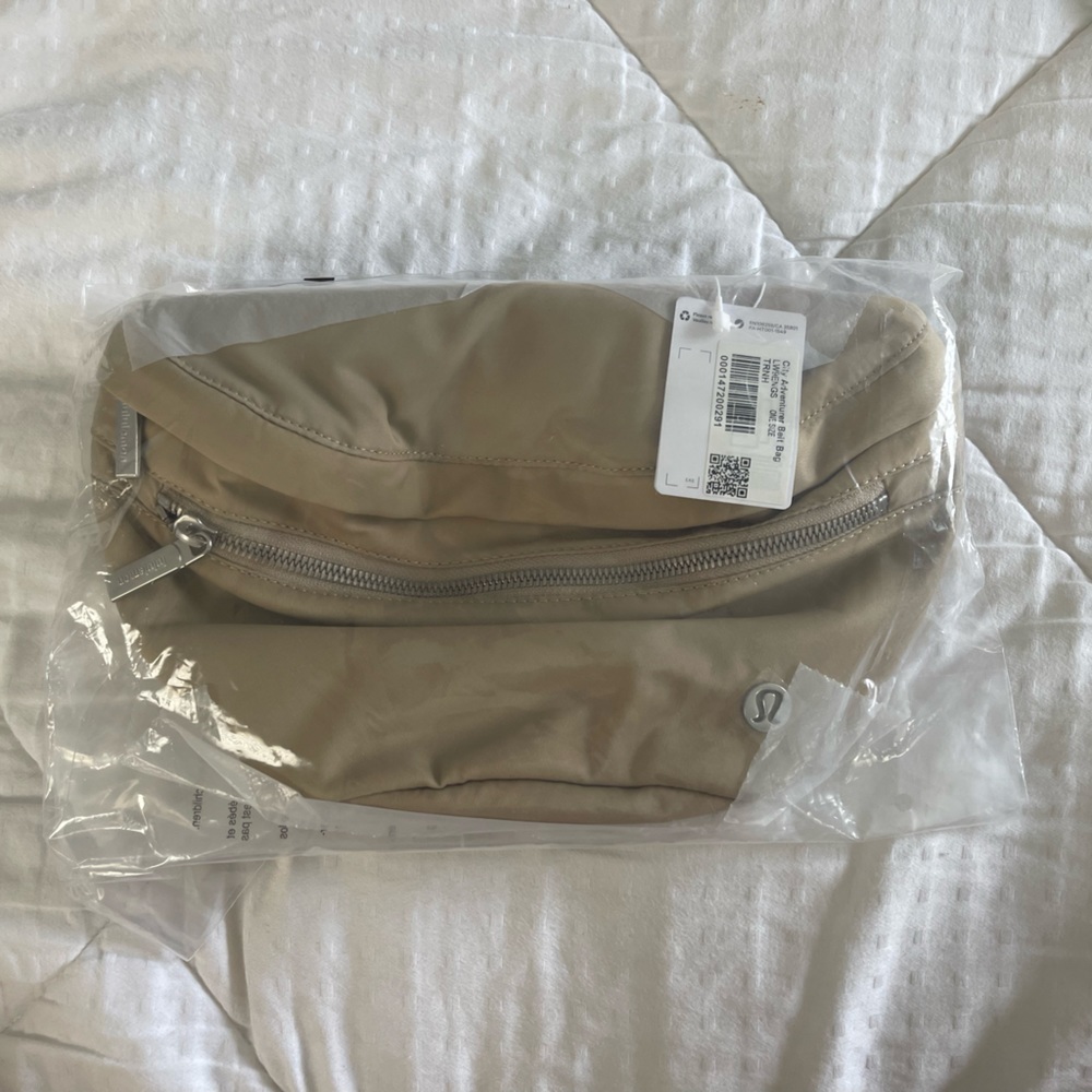 City Adventurer Belt Bag 2.5L NWT